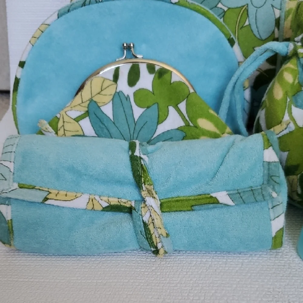 Allegro Trina Girl Cosmetic Bag Set - 8 Pieces